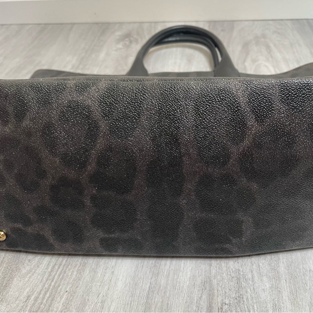 Dolce & Gabbana Black Elegant Tote - Picture 5 of 7